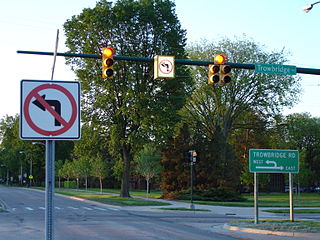 320px-Michigan_left_lighted_sign